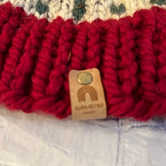 ALMA RETRO KNITTED WOMEN’S MULTI COLORED POM POM BEANIE - Picture 3 of 5